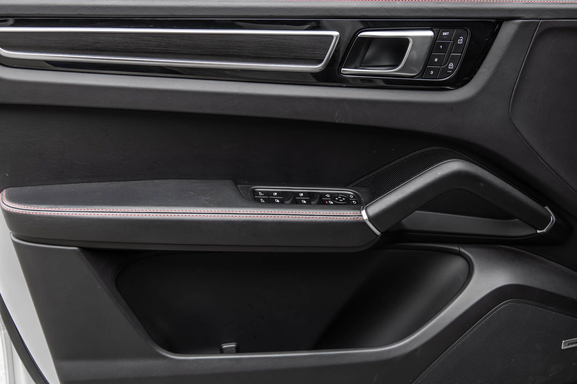 2023 Porsche Cayenne in Dollard-des-Ormeaux, Quebec