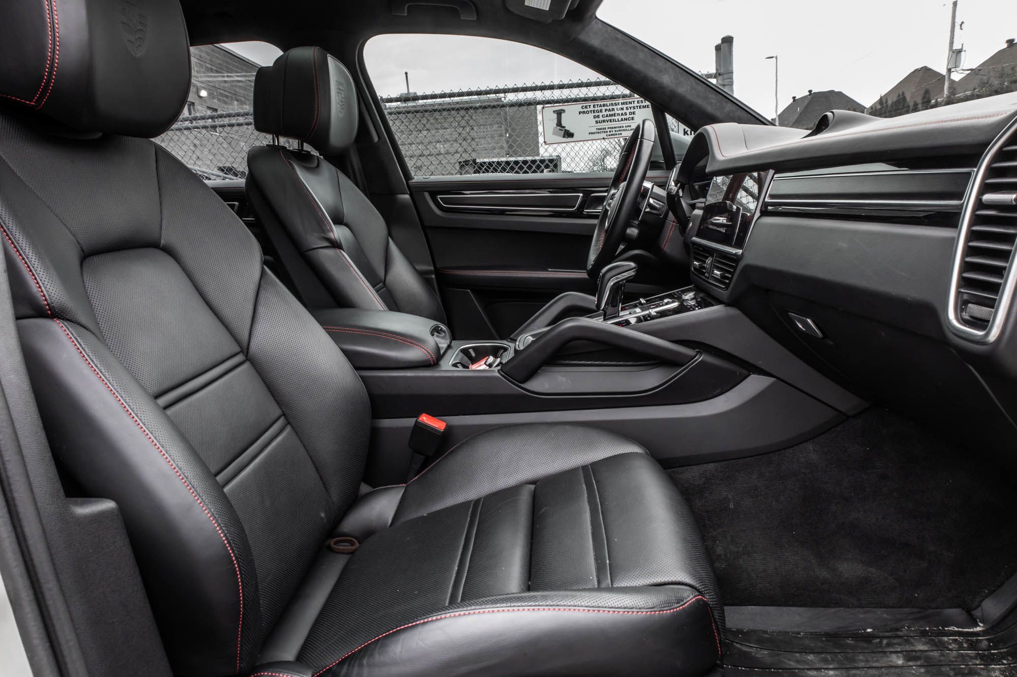 2023 Porsche Cayenne in Dollard-des-Ormeaux, Quebec