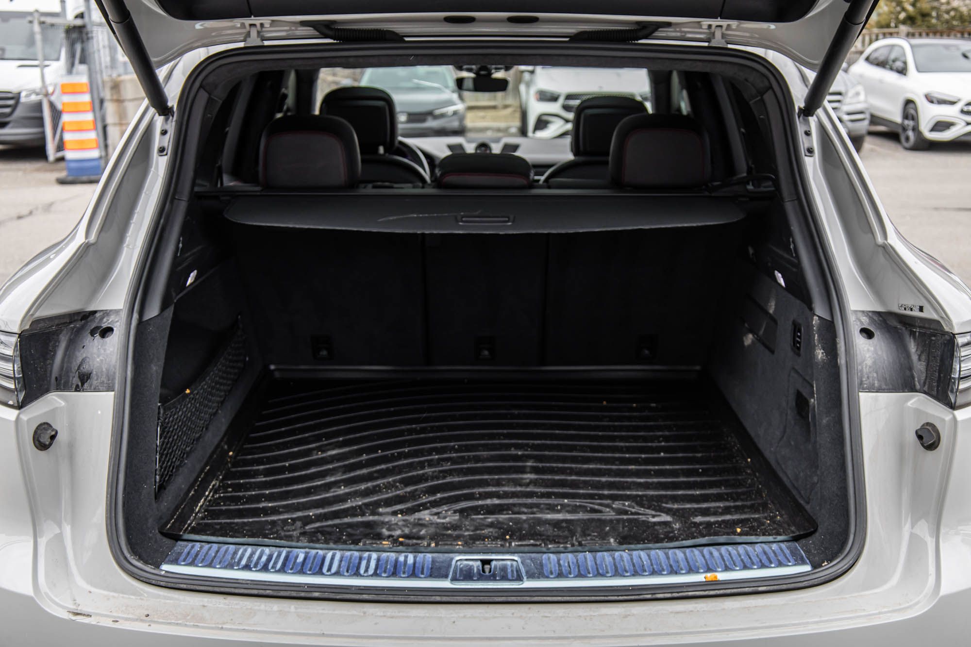 2023 Porsche Cayenne in Dollard-des-Ormeaux, Quebec