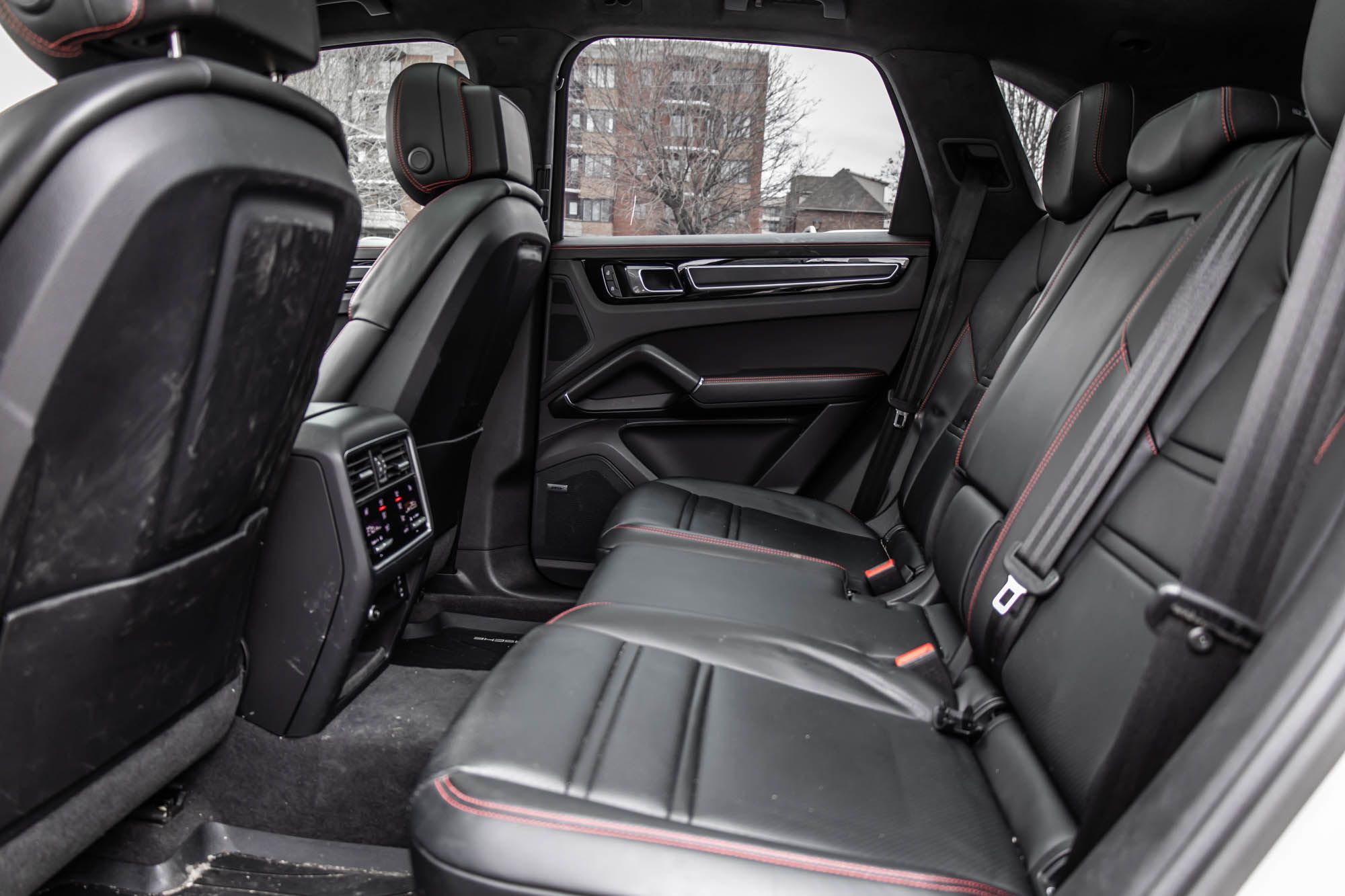 2023 Porsche Cayenne in Dollard-des-Ormeaux, Quebec