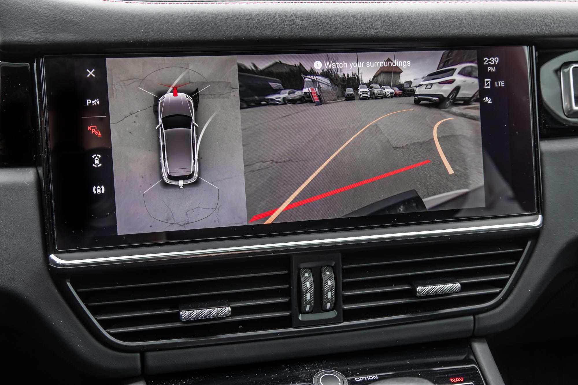 2023 Porsche Cayenne in Dollard-des-Ormeaux, Quebec