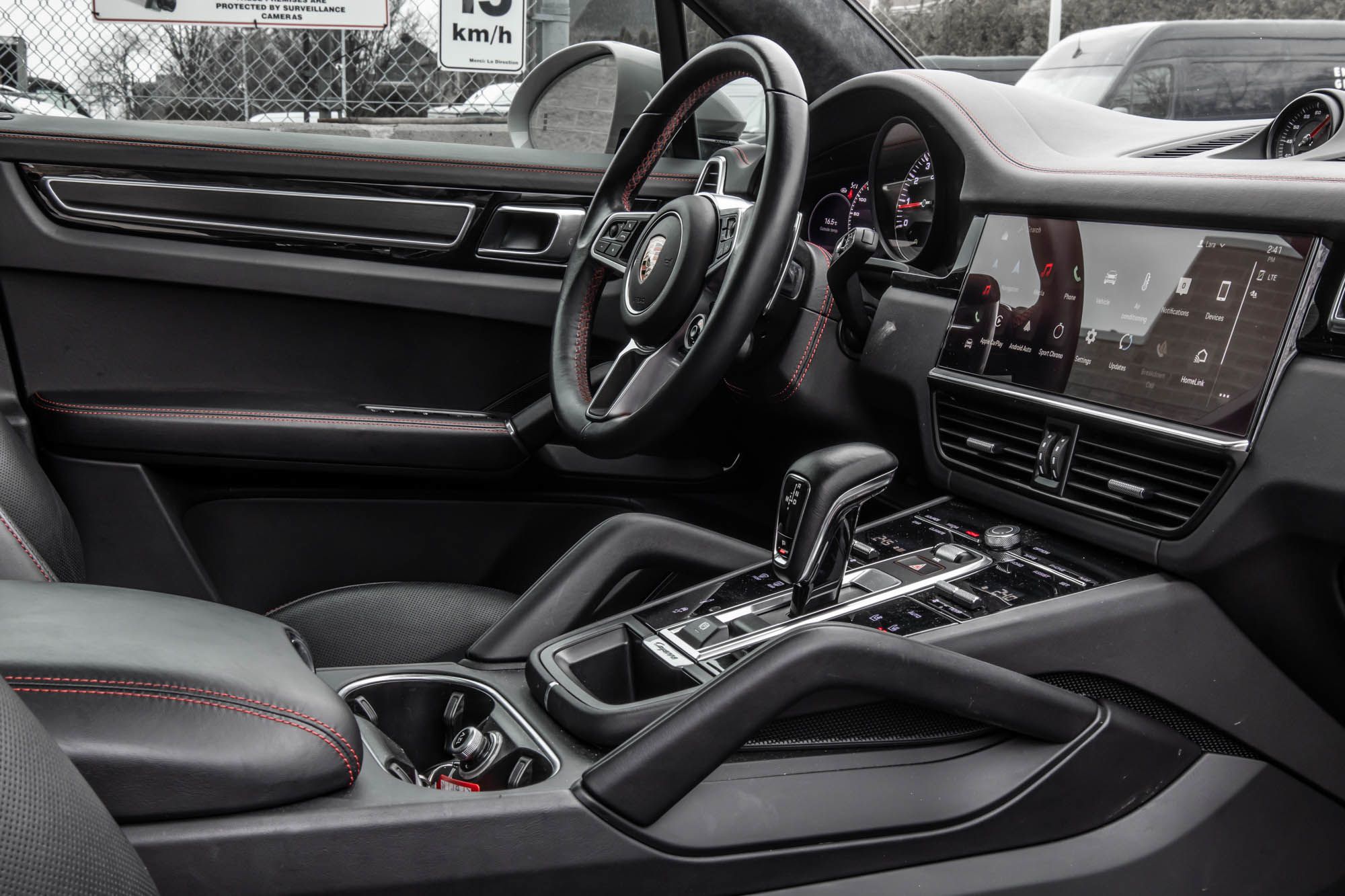 2023 Porsche Cayenne in Dollard-des-Ormeaux, Quebec