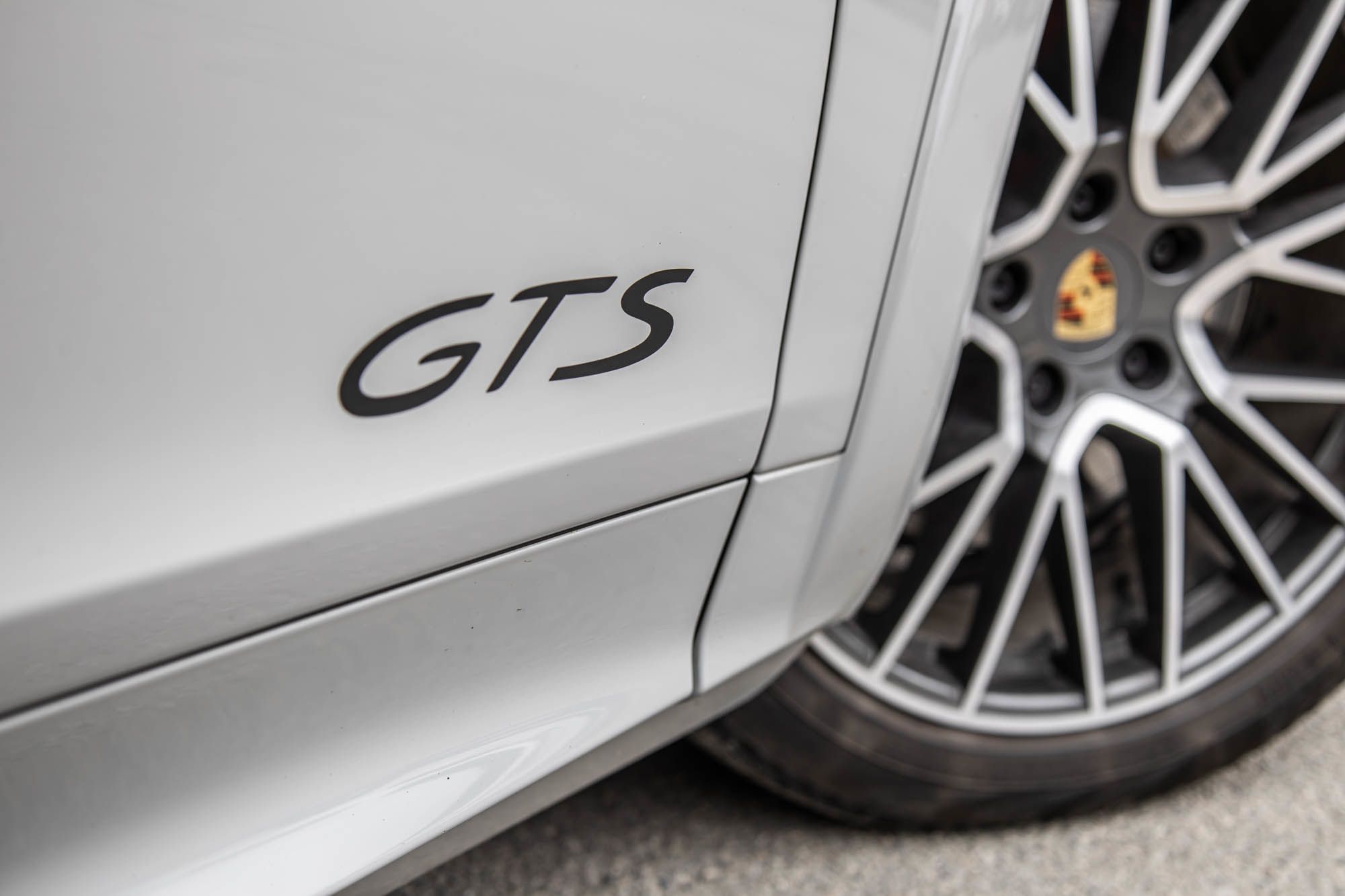 2023 Porsche Cayenne in Dollard-des-Ormeaux, Quebec