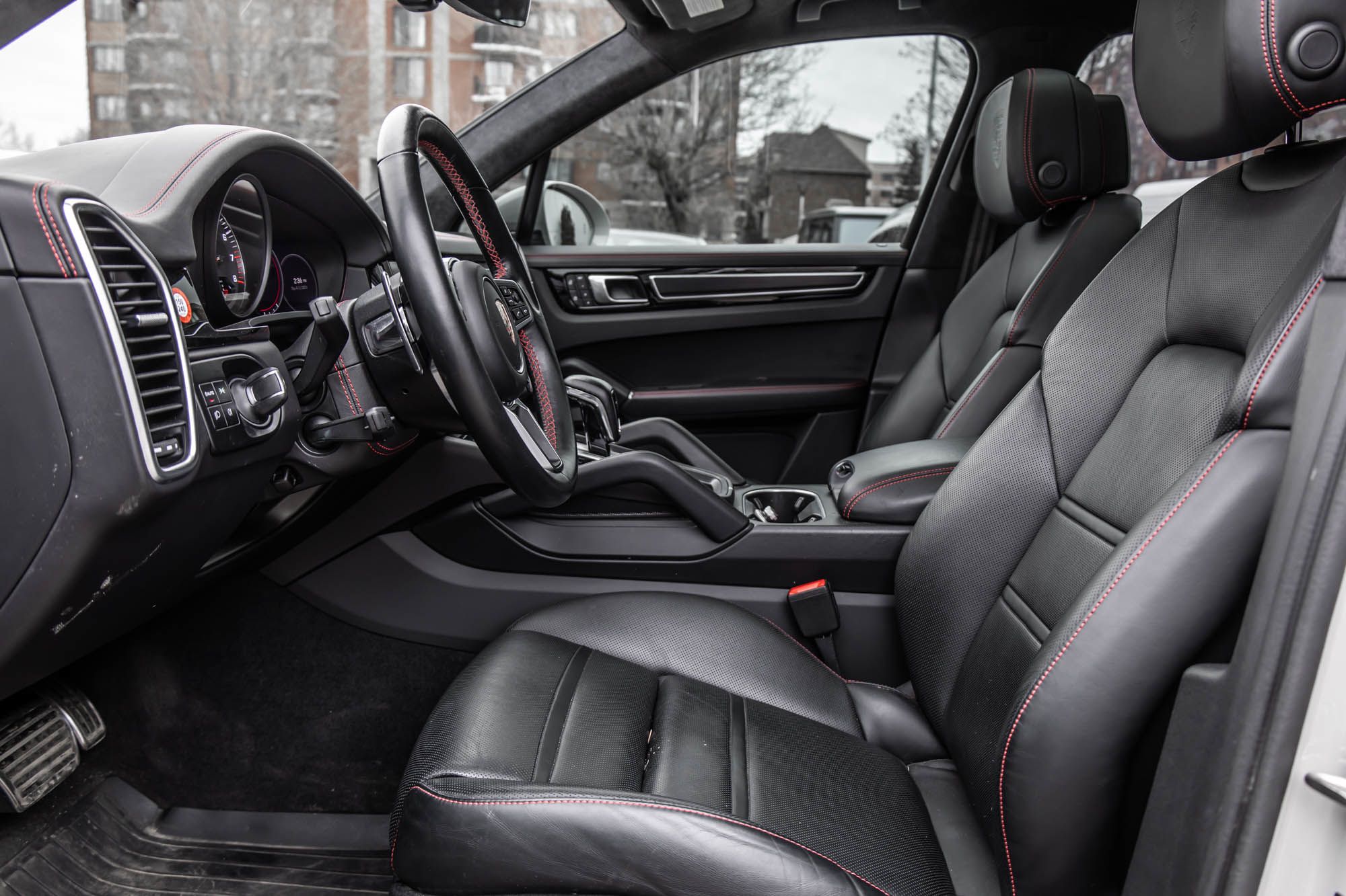 2023 Porsche Cayenne in Dollard-des-Ormeaux, Quebec