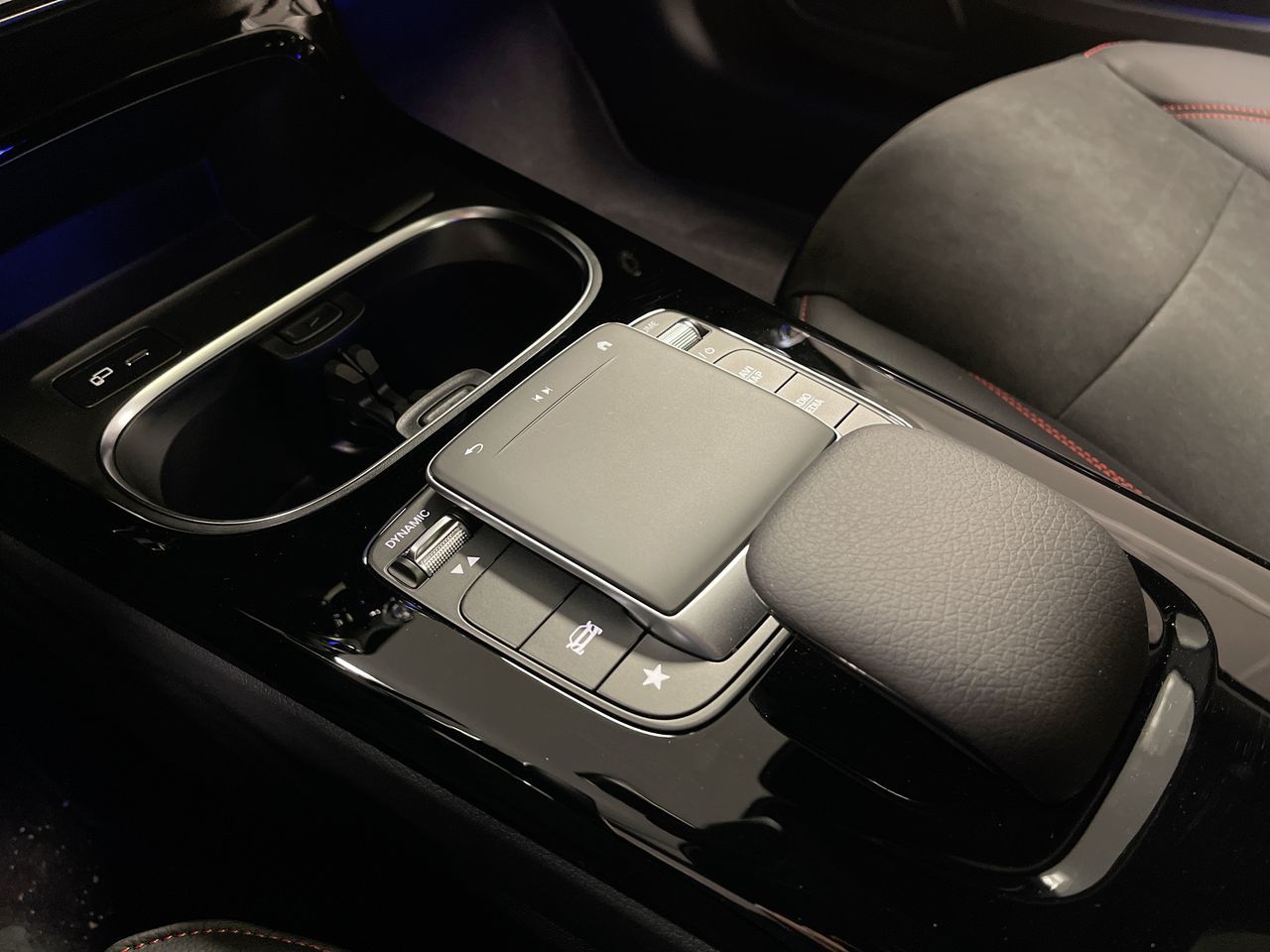 Mercedes-Benz A220  2022