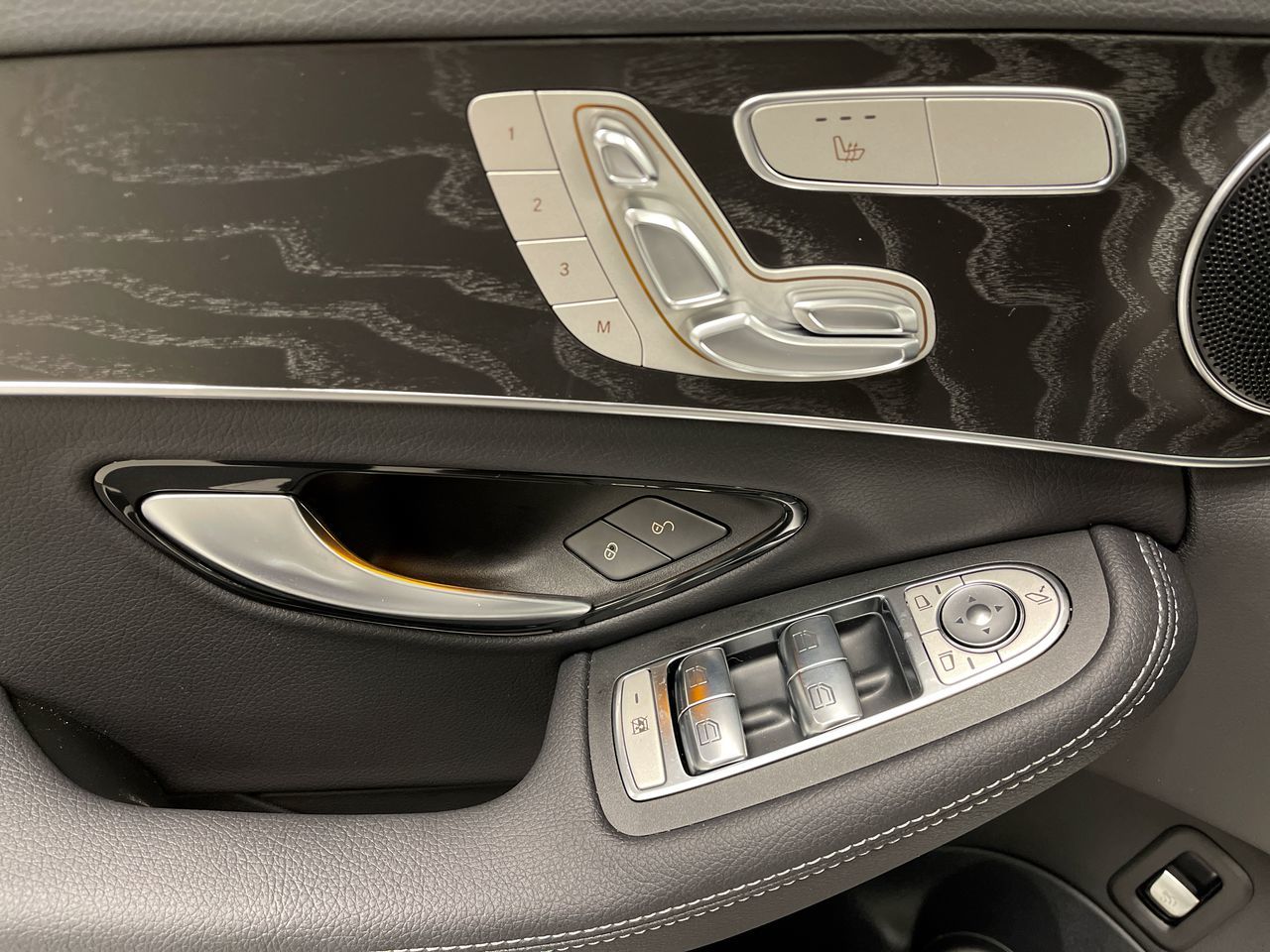 Mercedes-Benz C300  2021