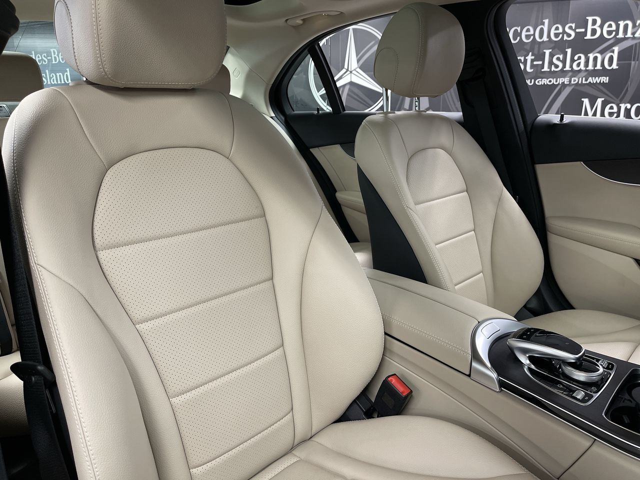 Mercedes-Benz C300  2021