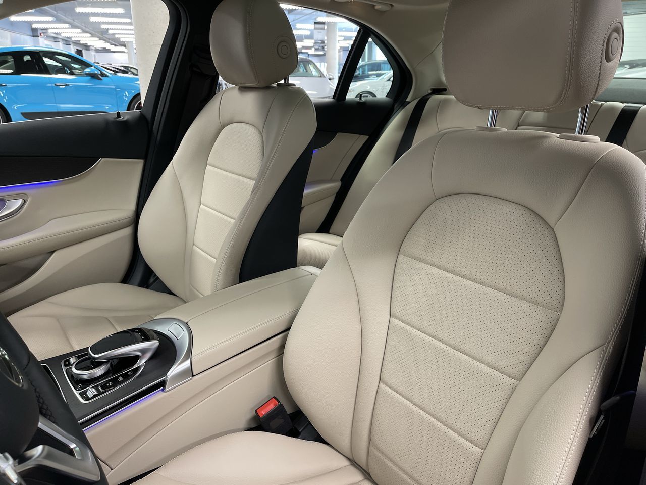 Mercedes-Benz C300  2021