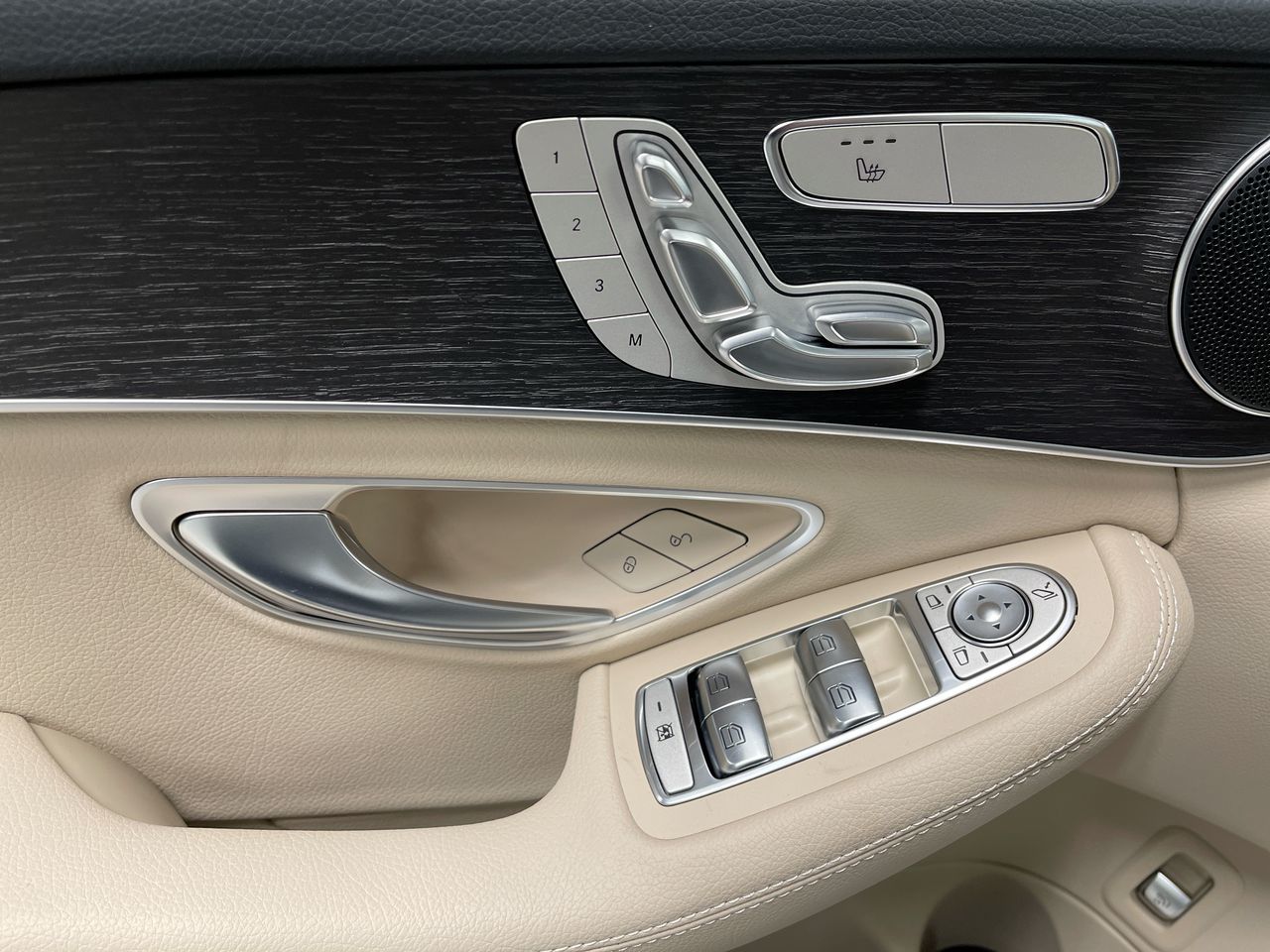 Mercedes-Benz C300  2021