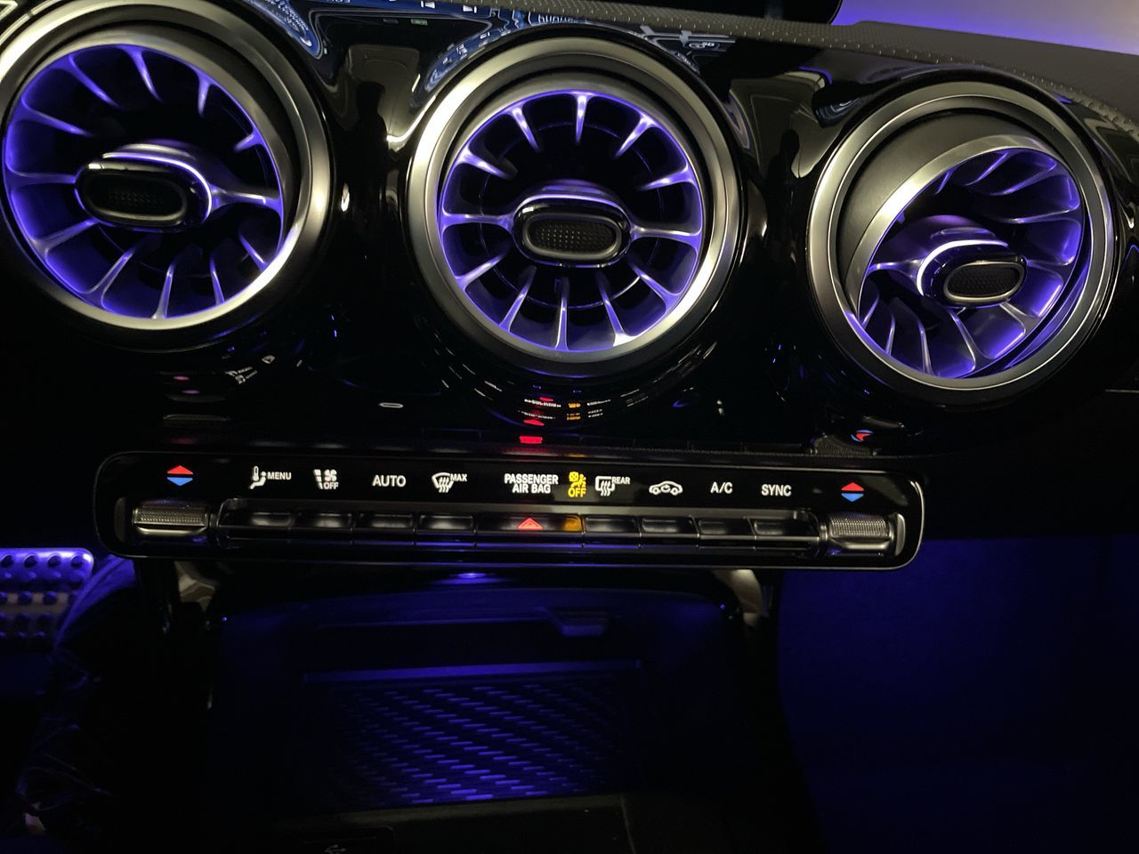 Mercedes-Benz CLA  2025