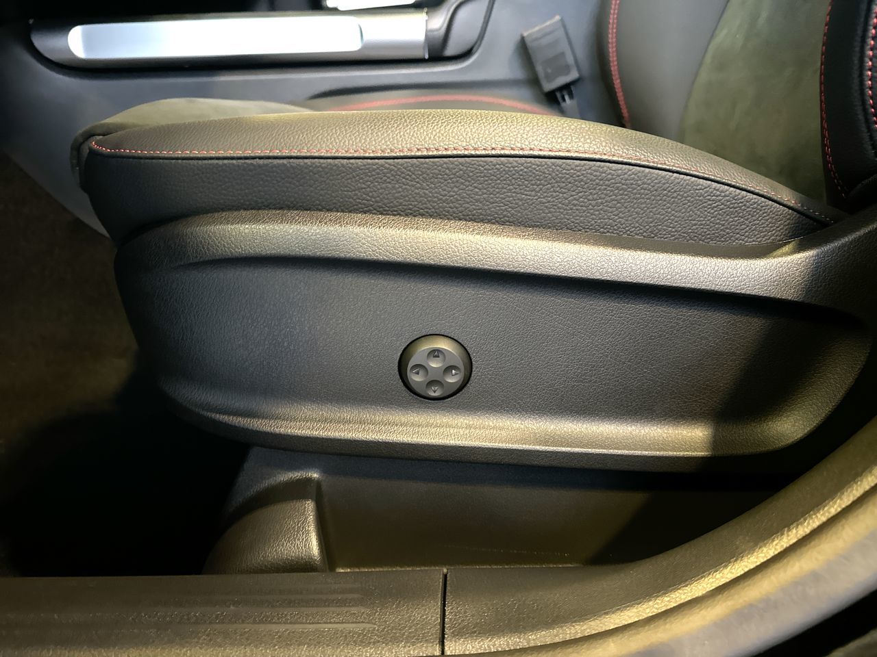 2025 Mercedes-Benz GLB in Dollard-des-Ormeaux, Quebec