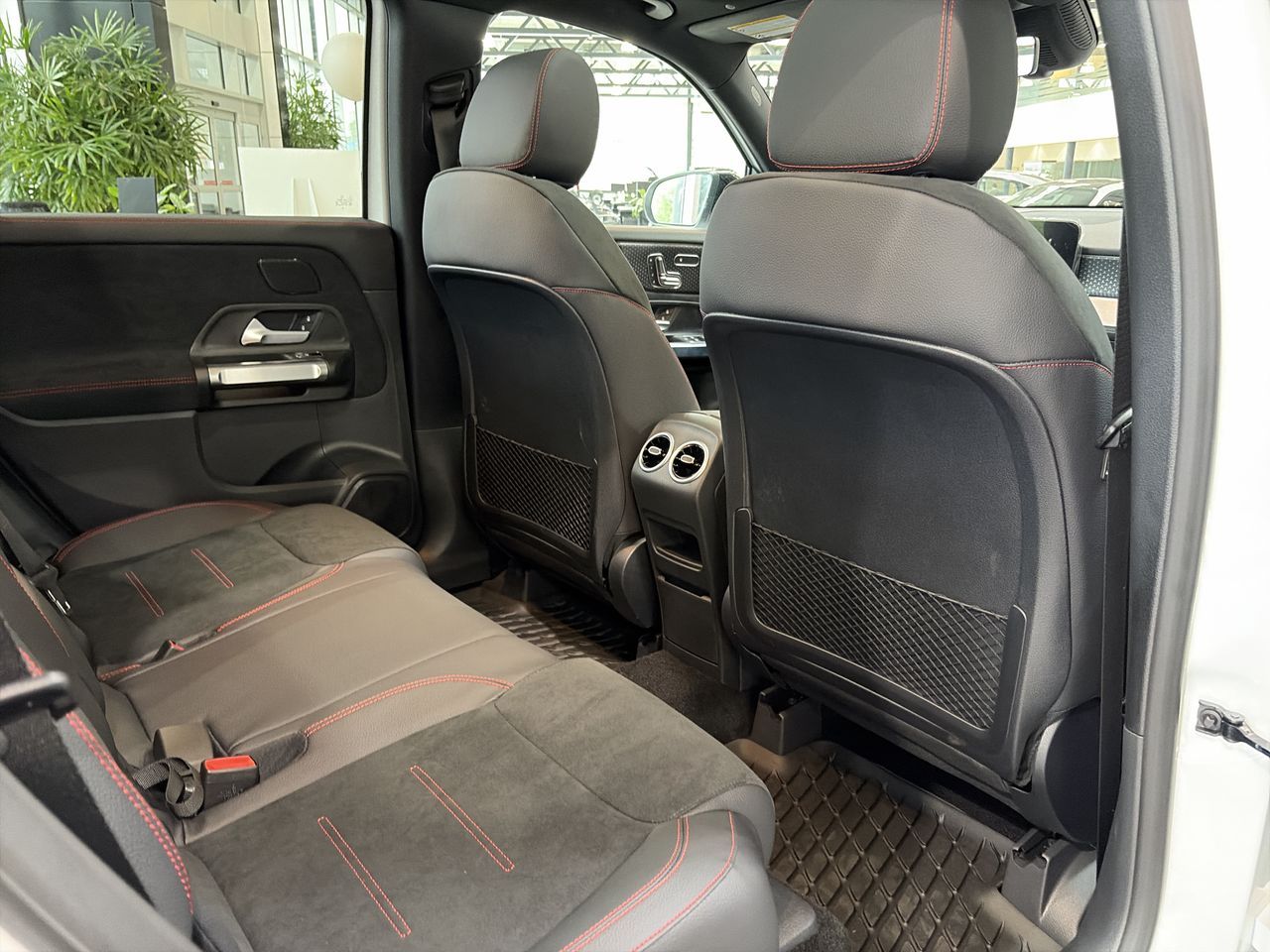 Mercedes-Benz GLB  2026