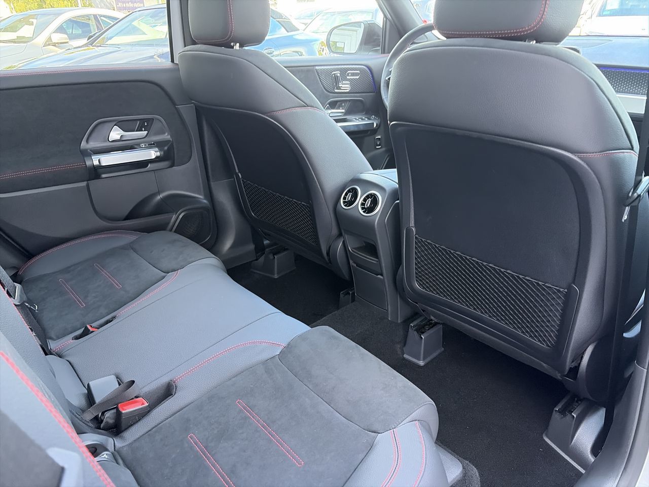 Mercedes-Benz GLB  2026