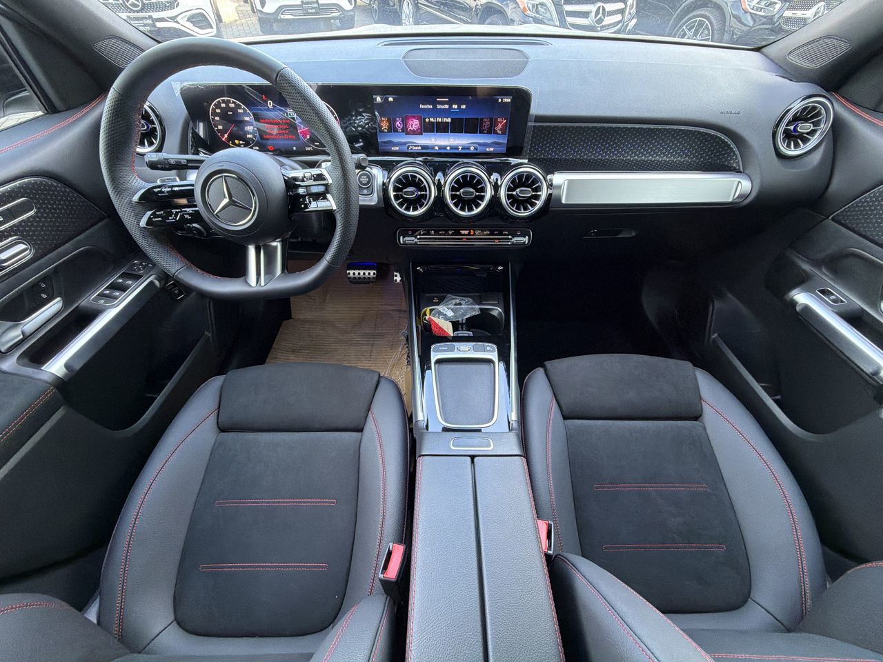 Mercedes-Benz GLB  2026