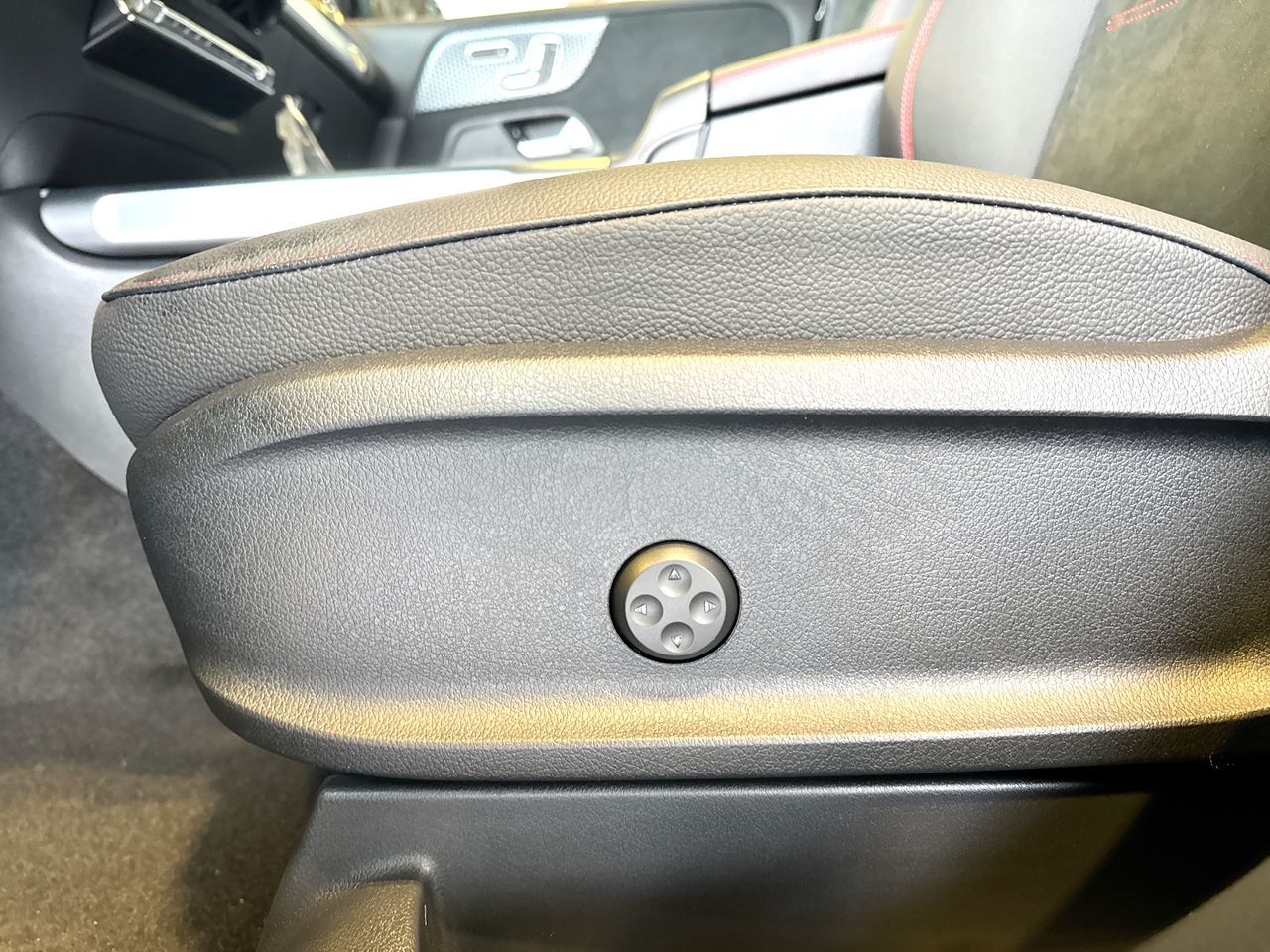 2026 Mercedes-Benz GLB