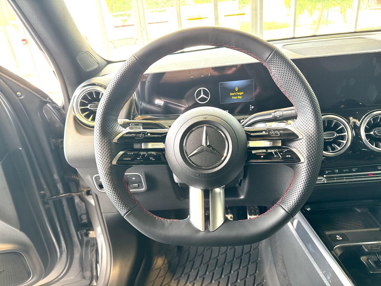 Mercedes-Benz GLB  2026