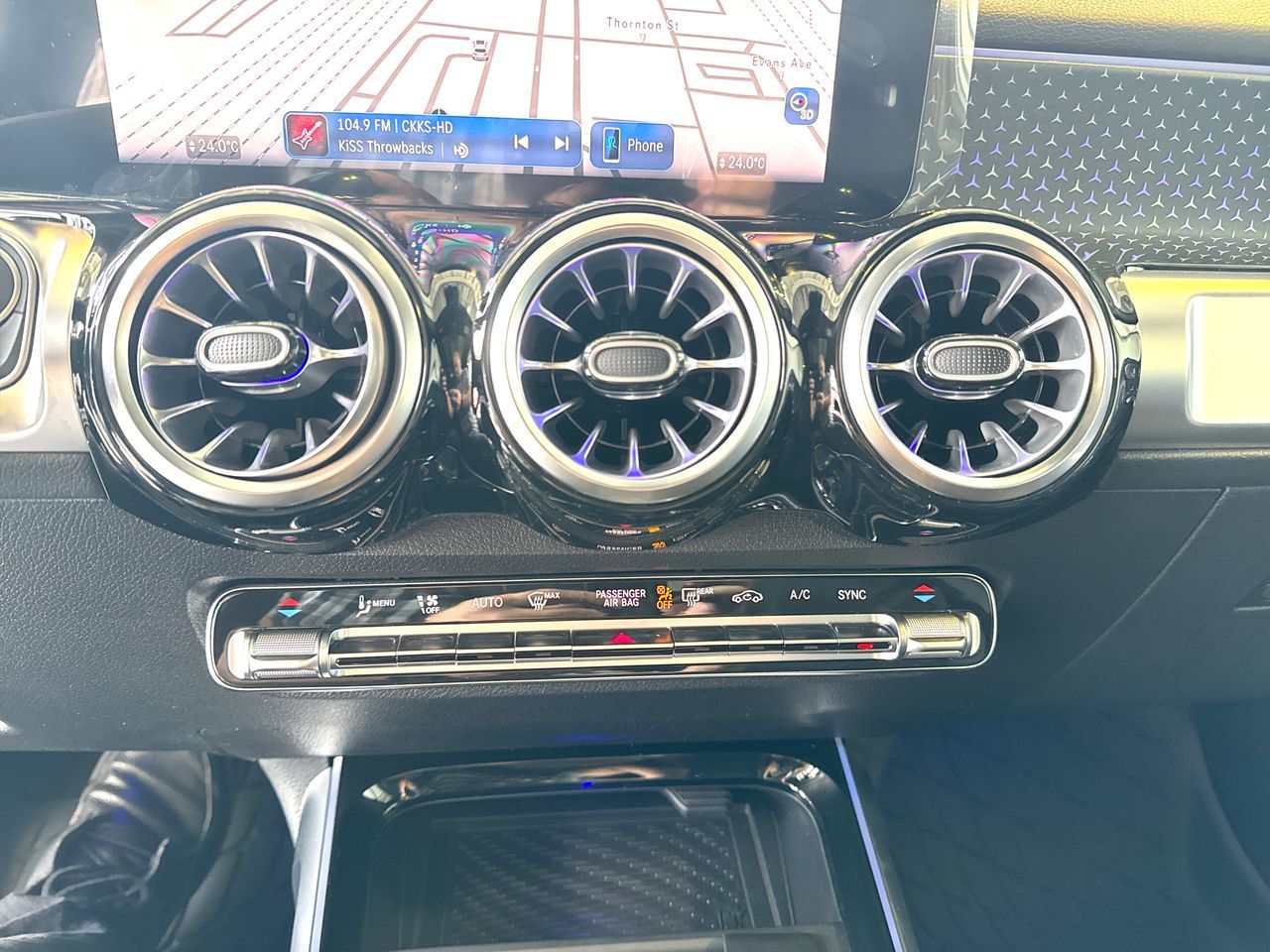Mercedes-Benz GLB  2026