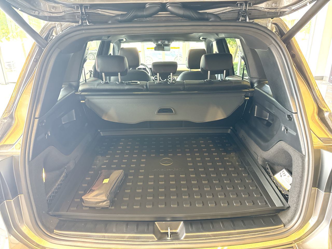 Mercedes-Benz GLB  2026
