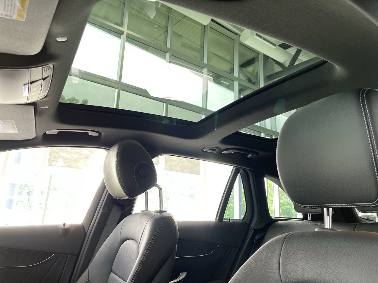 2022 Mercedes-Benz GLC300 in Dollard-des-Ormeaux, Quebec