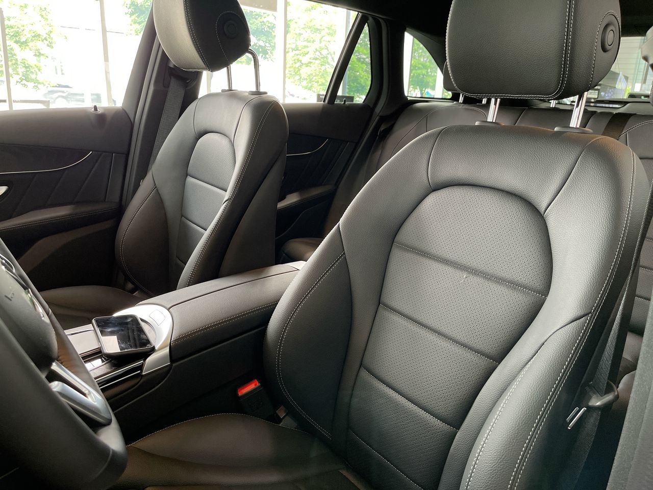 2022 Mercedes-Benz GLC300 in Dollard-des-Ormeaux, Quebec