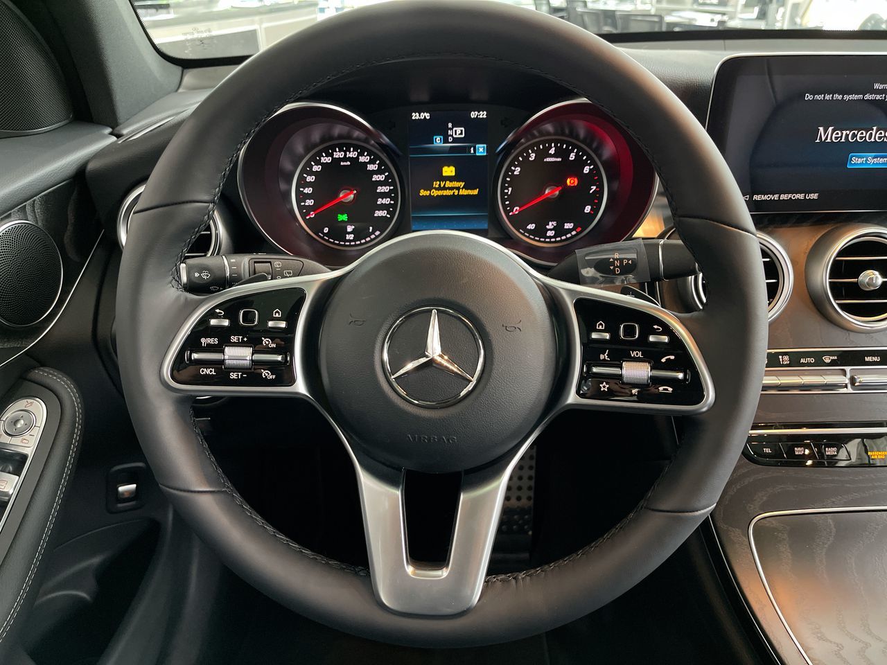 2022 Mercedes-Benz GLC300 in Dollard-des-Ormeaux, Quebec