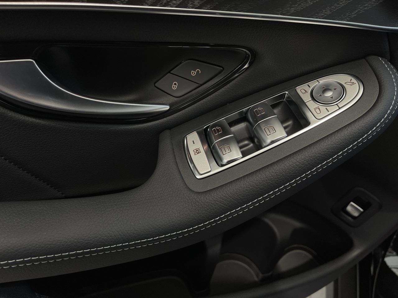 Mercedes-Benz GLC300  2022