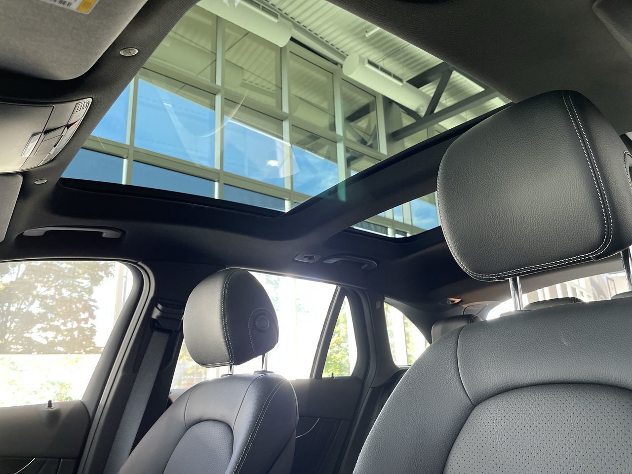 Mercedes-Benz GLC300  2022