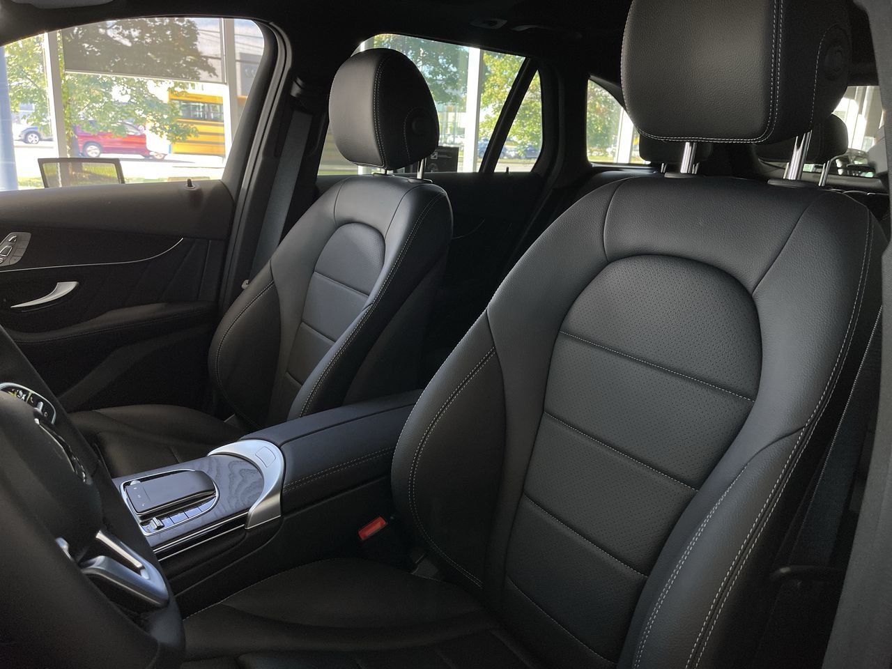 Mercedes-Benz GLC300  2022