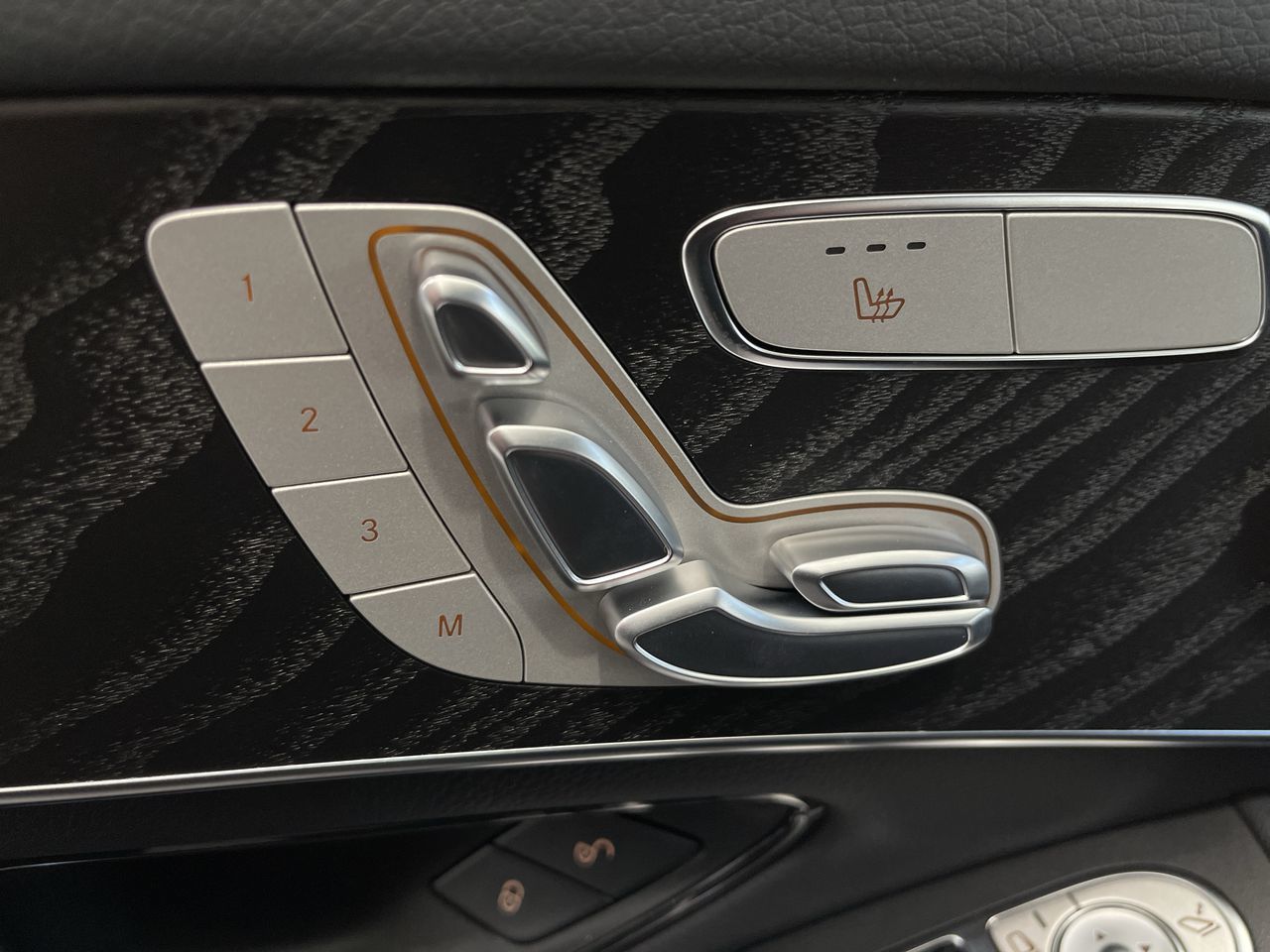 Mercedes-Benz GLC300  2022