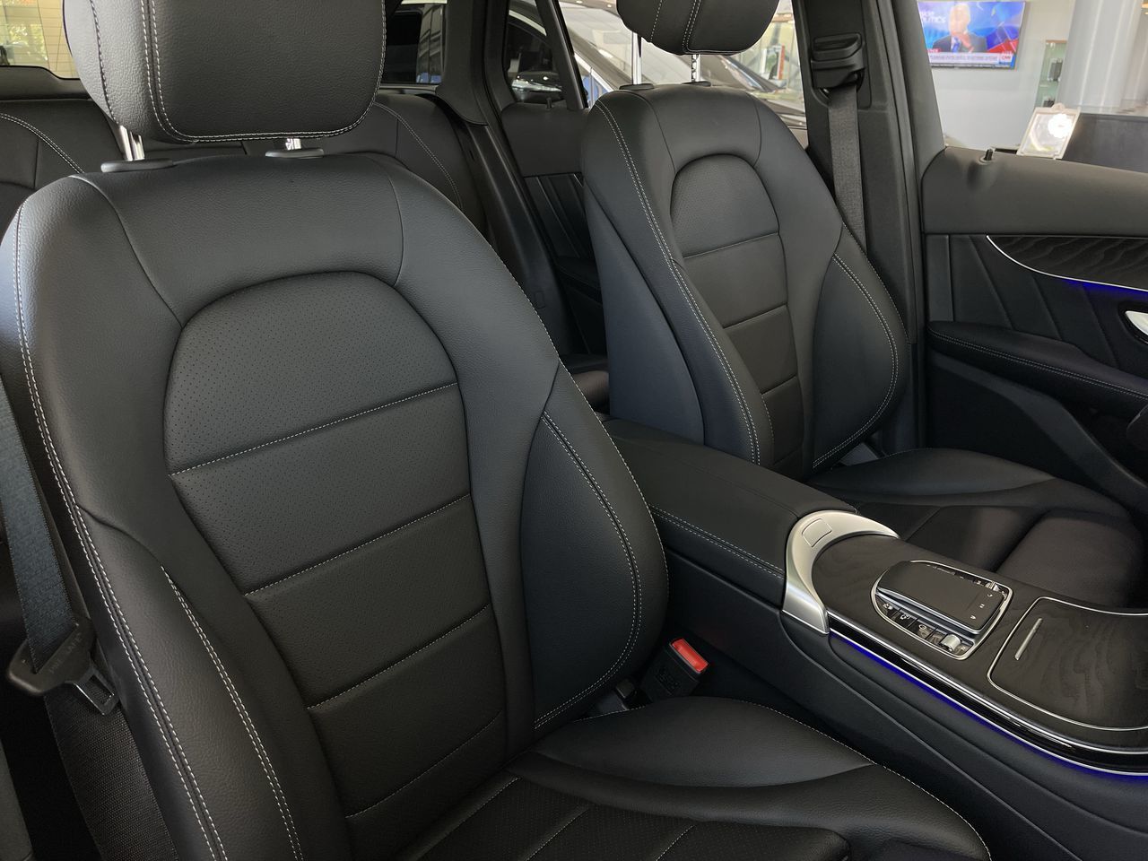 Mercedes-Benz GLC300  2022