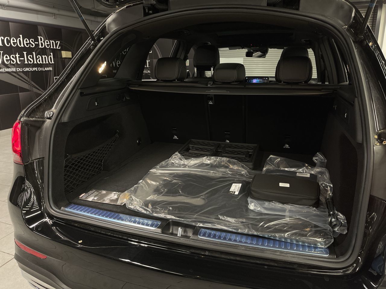 Mercedes-Benz GLC300  2022 à Dollard-des-Ormeaux, Québec