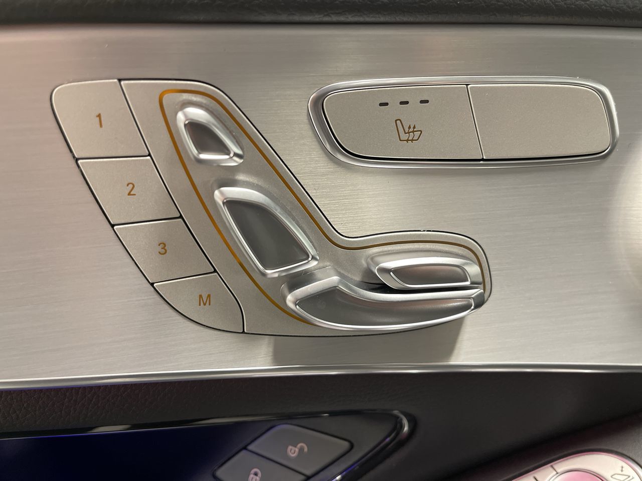 Mercedes-Benz GLC300  2022 à Dollard-des-Ormeaux, Québec