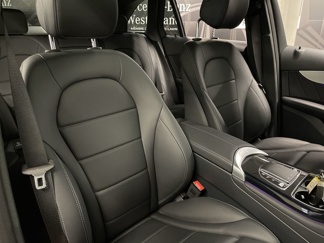 Mercedes-Benz GLC300  2022 à Dollard-des-Ormeaux, Québec