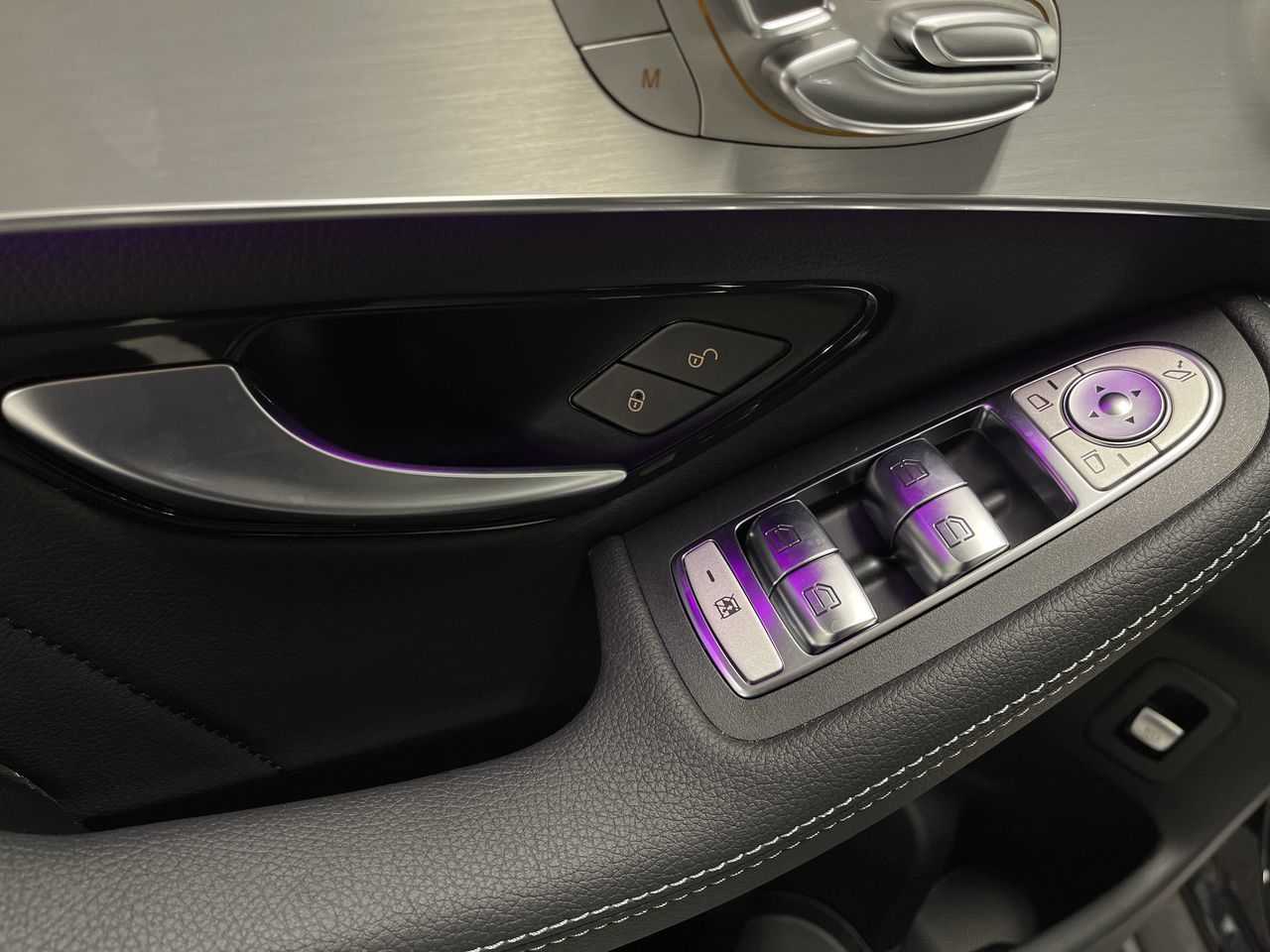 Mercedes-Benz GLC300  2022 à Dollard-des-Ormeaux, Québec