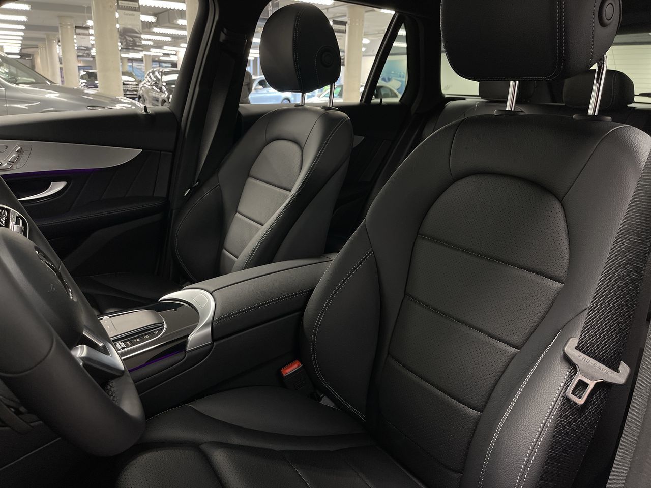 Mercedes-Benz GLC300  2022 à Dollard-des-Ormeaux, Québec