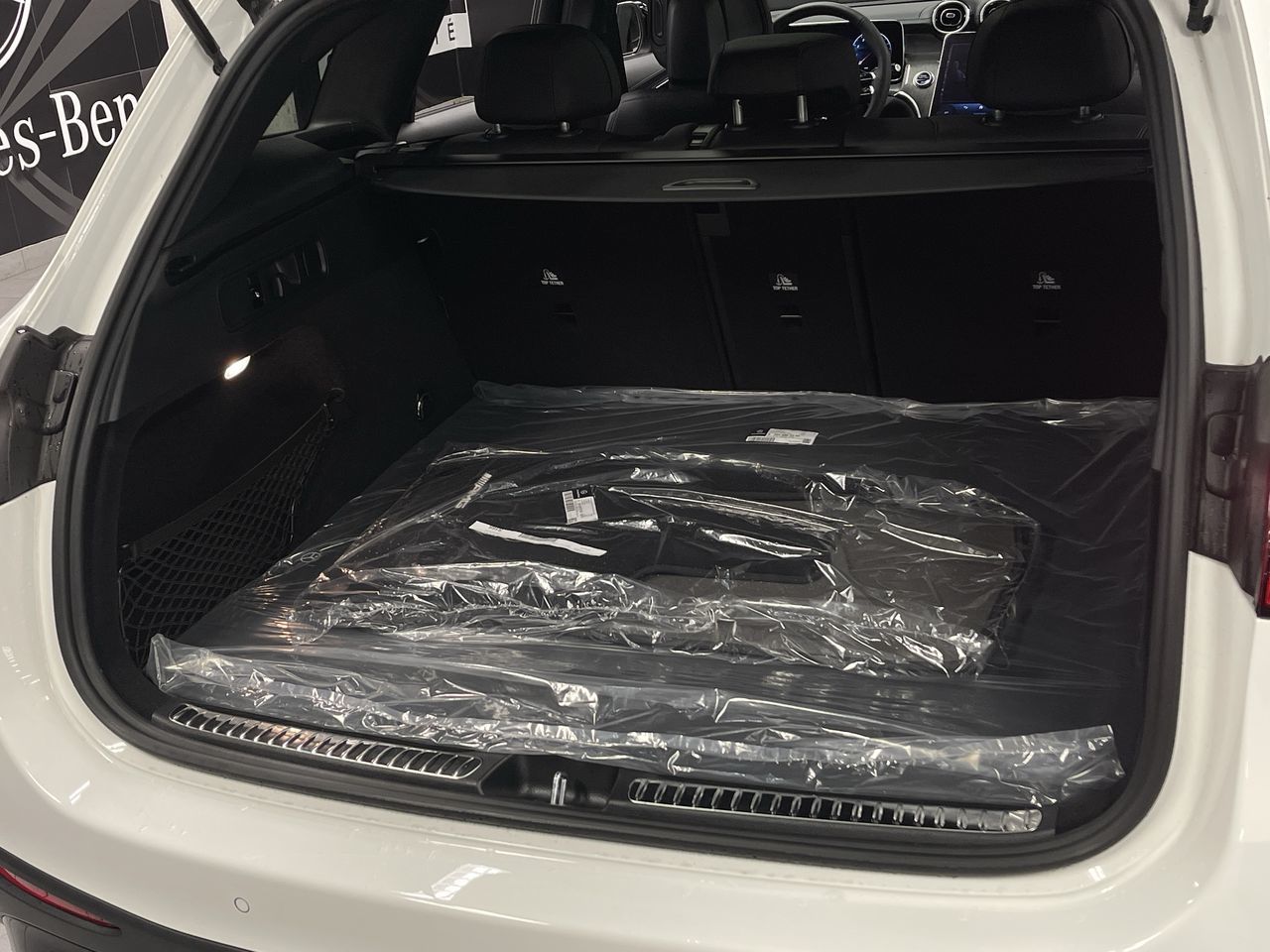 Mercedes-Benz GLC300  2023