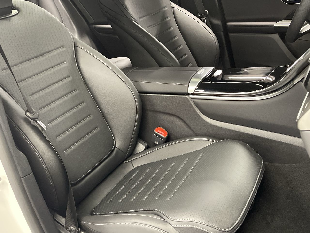 Mercedes-Benz GLC300  2023