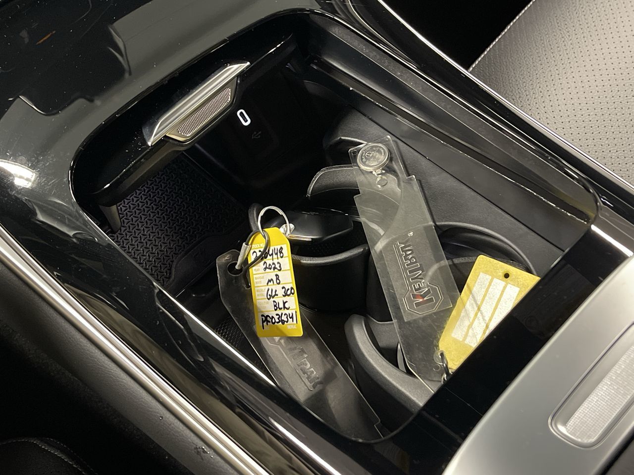 Mercedes-Benz GLC300  2023