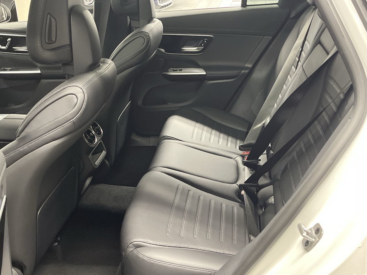 Mercedes-Benz GLC300  2023