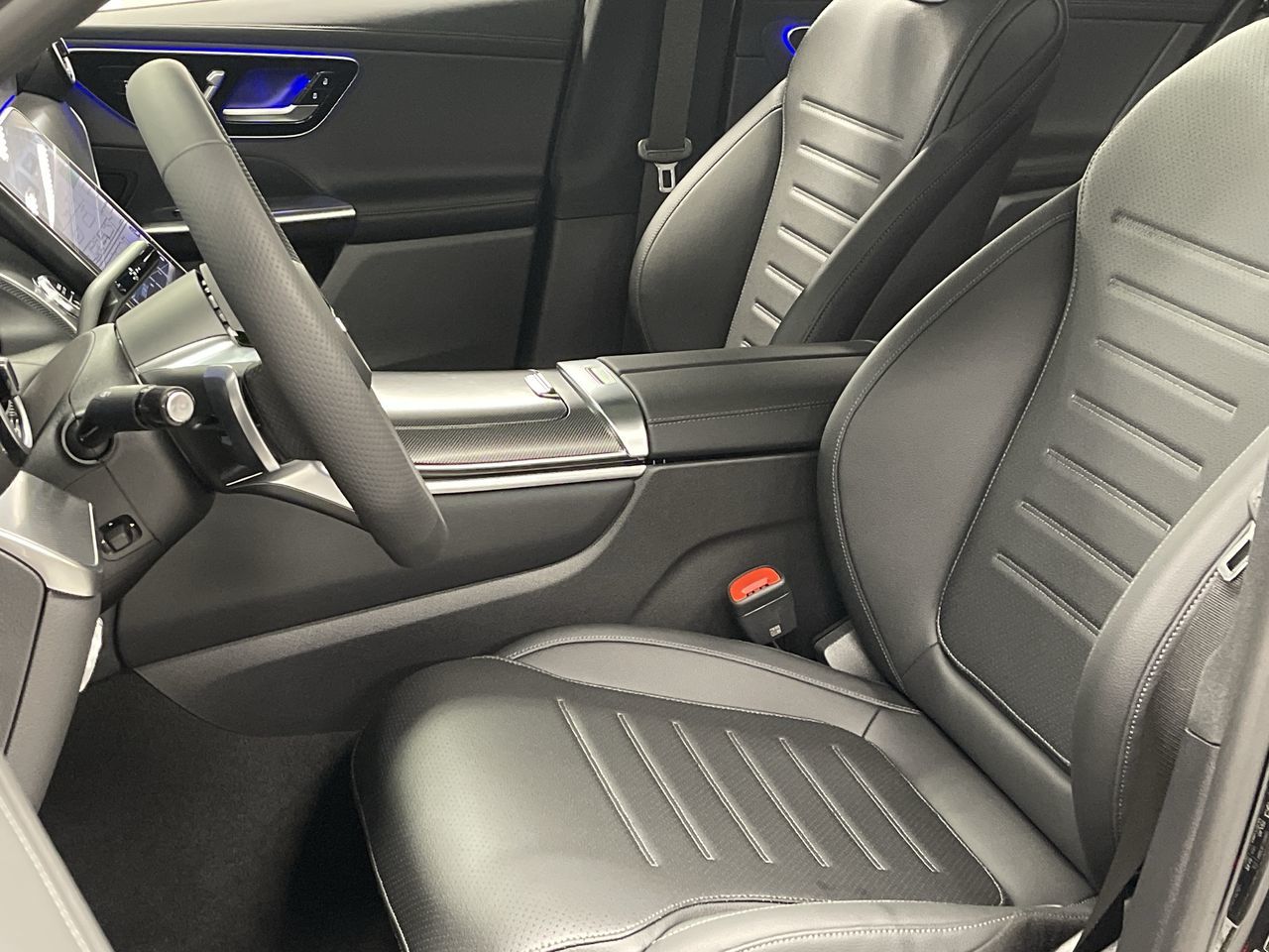 2023 Mercedes-Benz GLC300 in Dollard-des-Ormeaux, Quebec