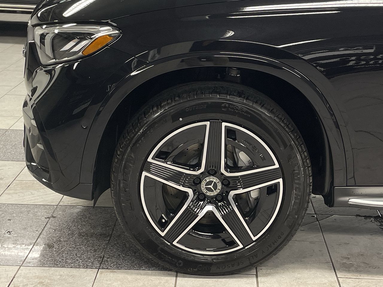 2023 Mercedes-Benz GLC300 in Dollard-des-Ormeaux, Quebec