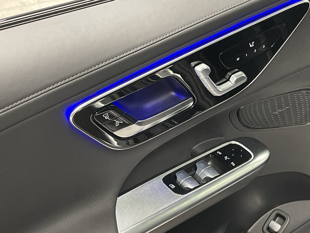 2023 Mercedes-Benz GLC300 in Dollard-des-Ormeaux, Quebec