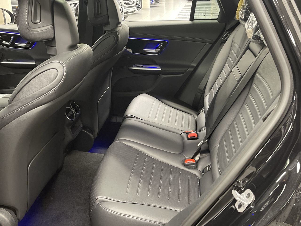 2023 Mercedes-Benz GLC300 in Dollard-des-Ormeaux, Quebec