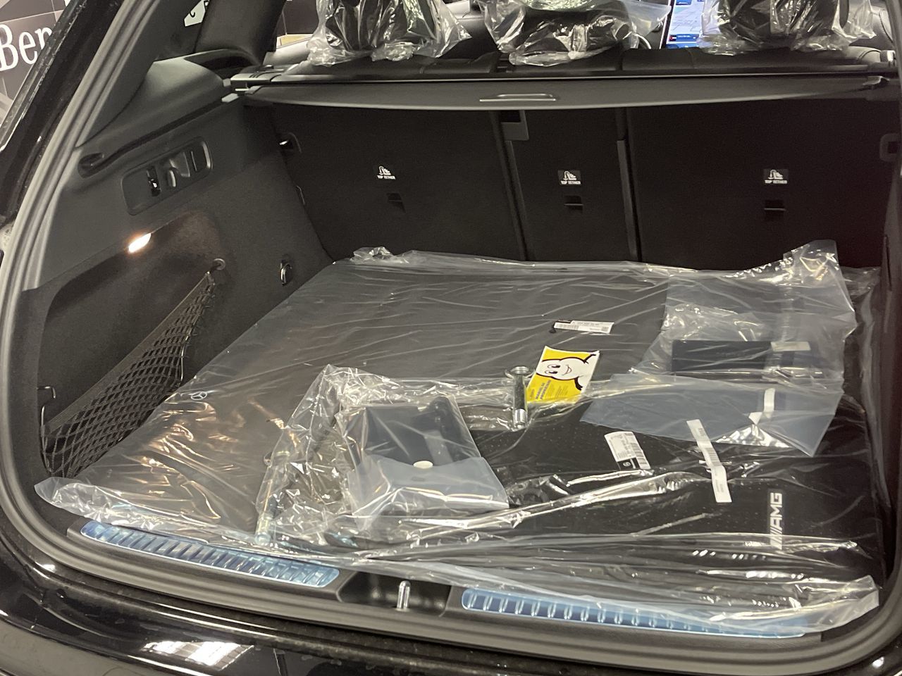 2023 Mercedes-Benz GLC300 in Dollard-des-Ormeaux, Quebec