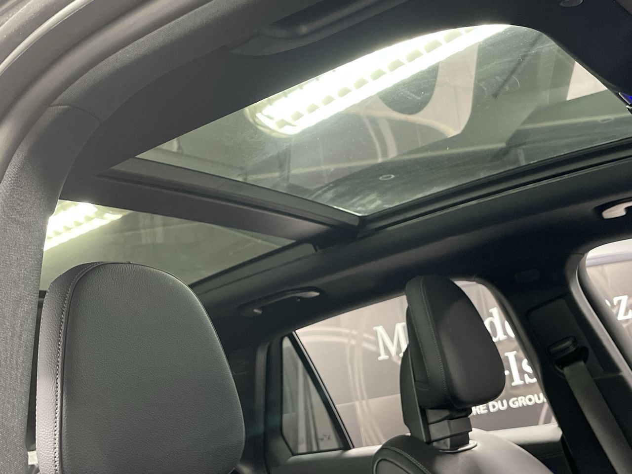 2023 Mercedes-Benz GLC300 in Dollard-des-Ormeaux, Quebec