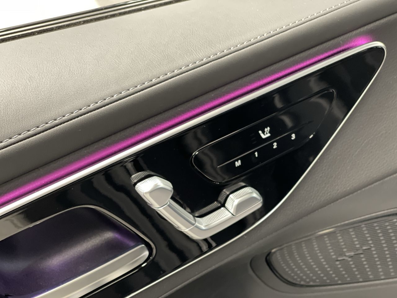 Mercedes-Benz GLC300  2023