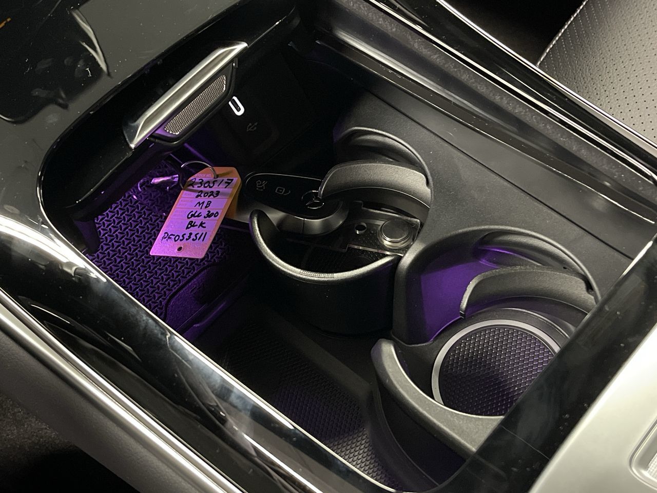 Mercedes-Benz GLC300  2023