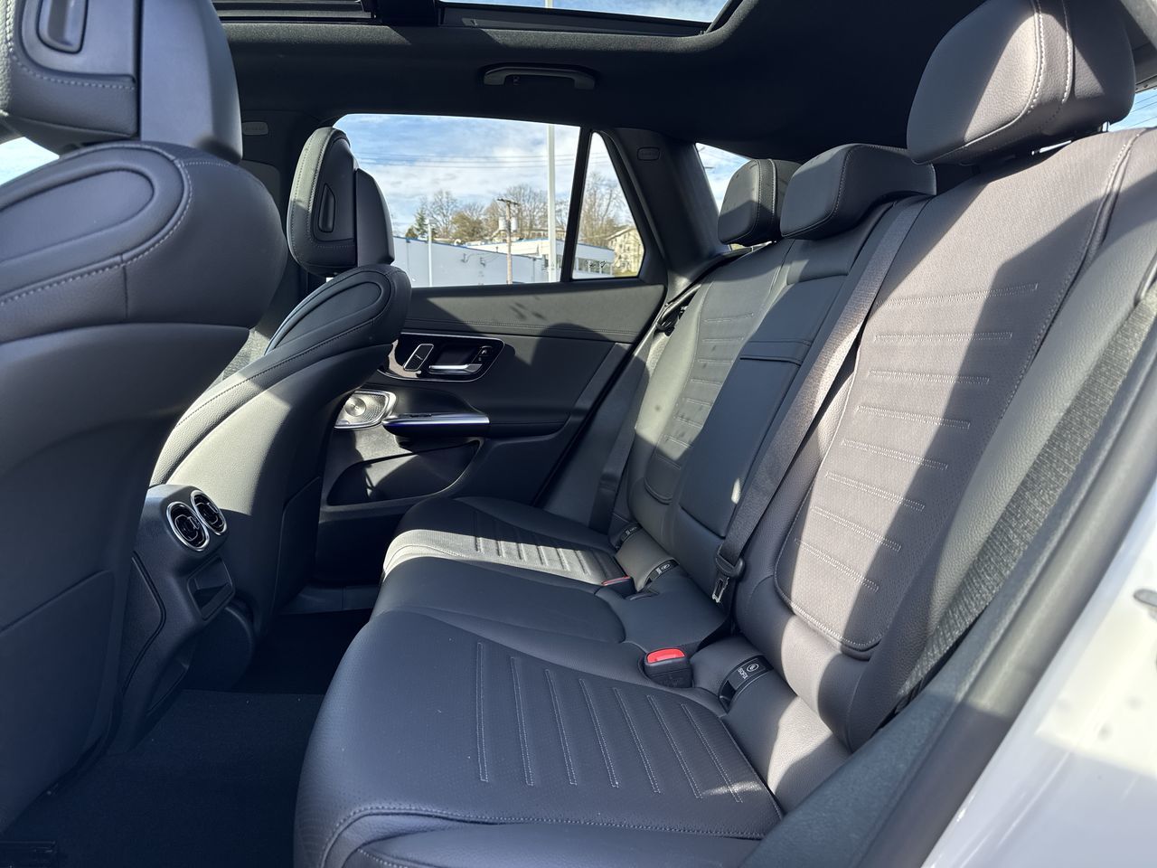 Mercedes-Benz GLC  2025 à Dollard-des-Ormeaux, Québec