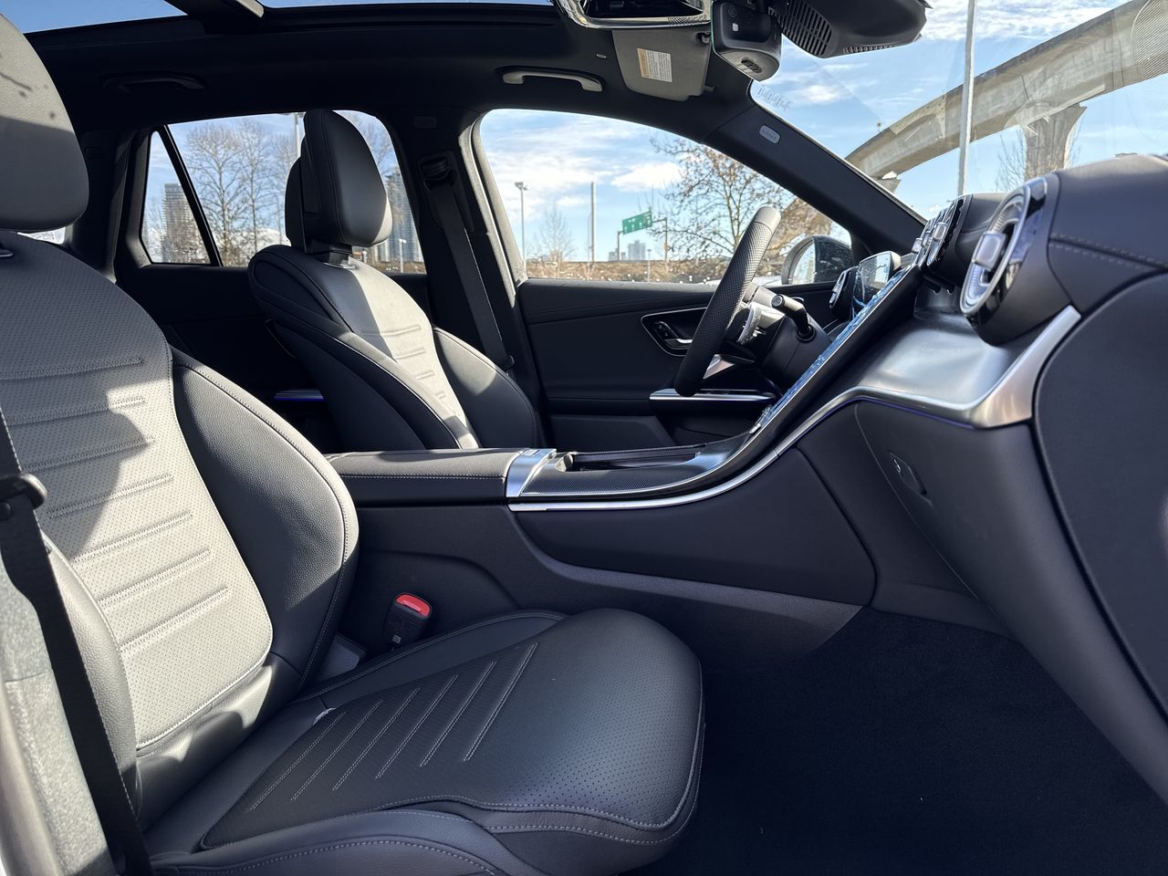 Mercedes-Benz GLC  2025 à Dollard-des-Ormeaux, Québec