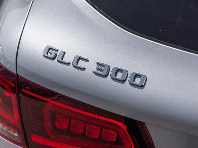 Photo 2022 Mercedes-Benz GLC300 4MATIC SUV #7